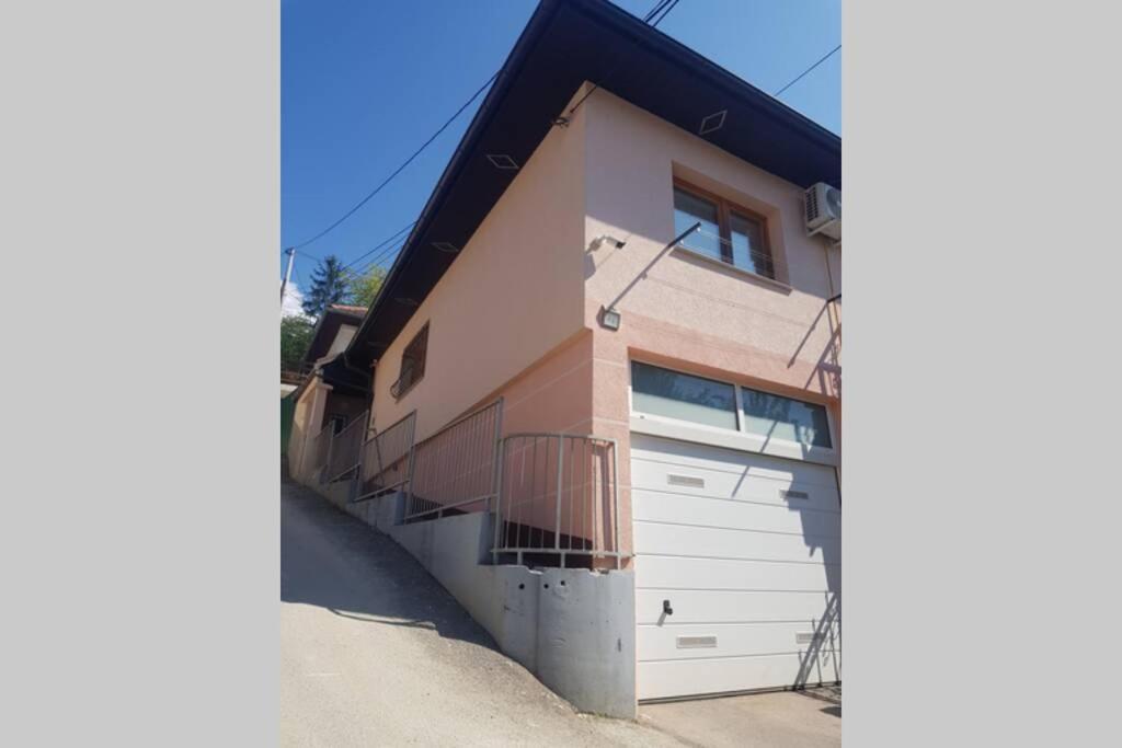 Apartman Sa Garazom I Internetom SJJ Exterior photo