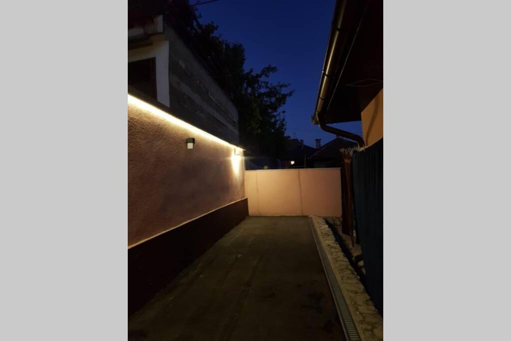 Apartman Sa Garazom I Internetom SJJ Exterior photo