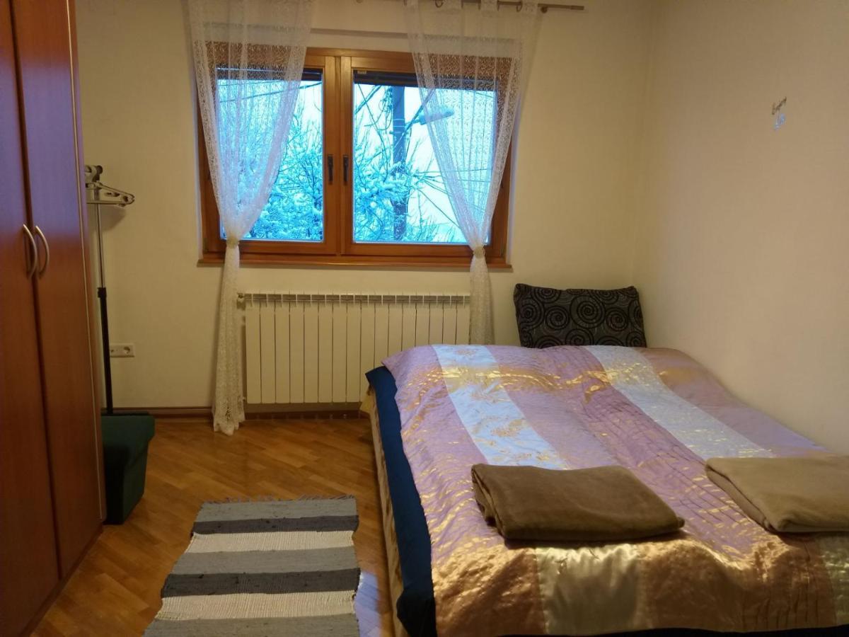 Apartman Sa Garazom I Internetom SJJ Exterior photo