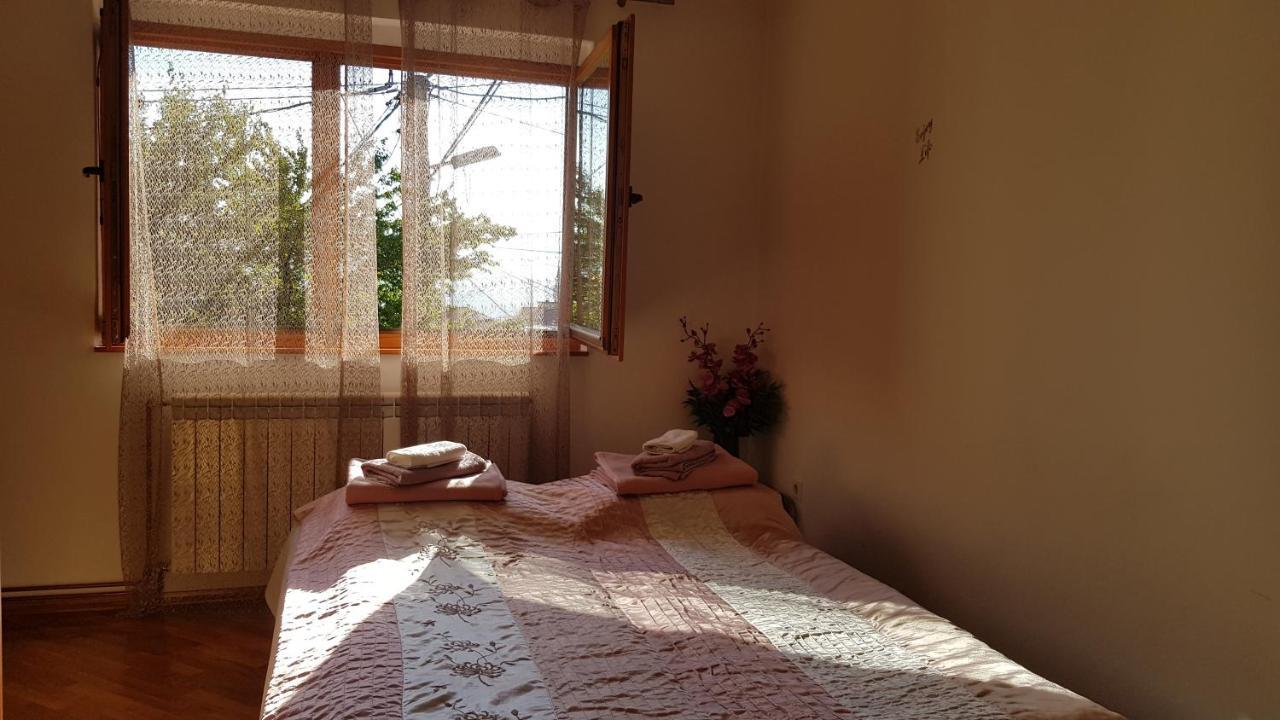 Apartman Sa Garazom I Internetom SJJ Exterior photo